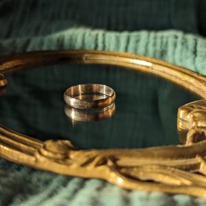 DANU – Alliance 3 mm striée en or 18 carats Fairmined