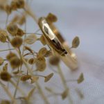 MINERVA Alliance martelée en or éthique 18 carats certifié Fairmined façonnée à Marseille