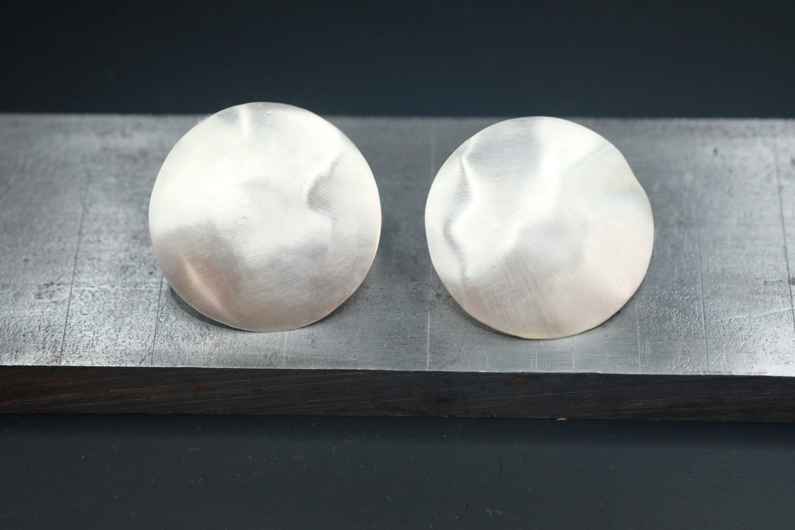 SELENE - Boucles d'oreilles en argent éthique certifié Fairmined façonnées à Marseille