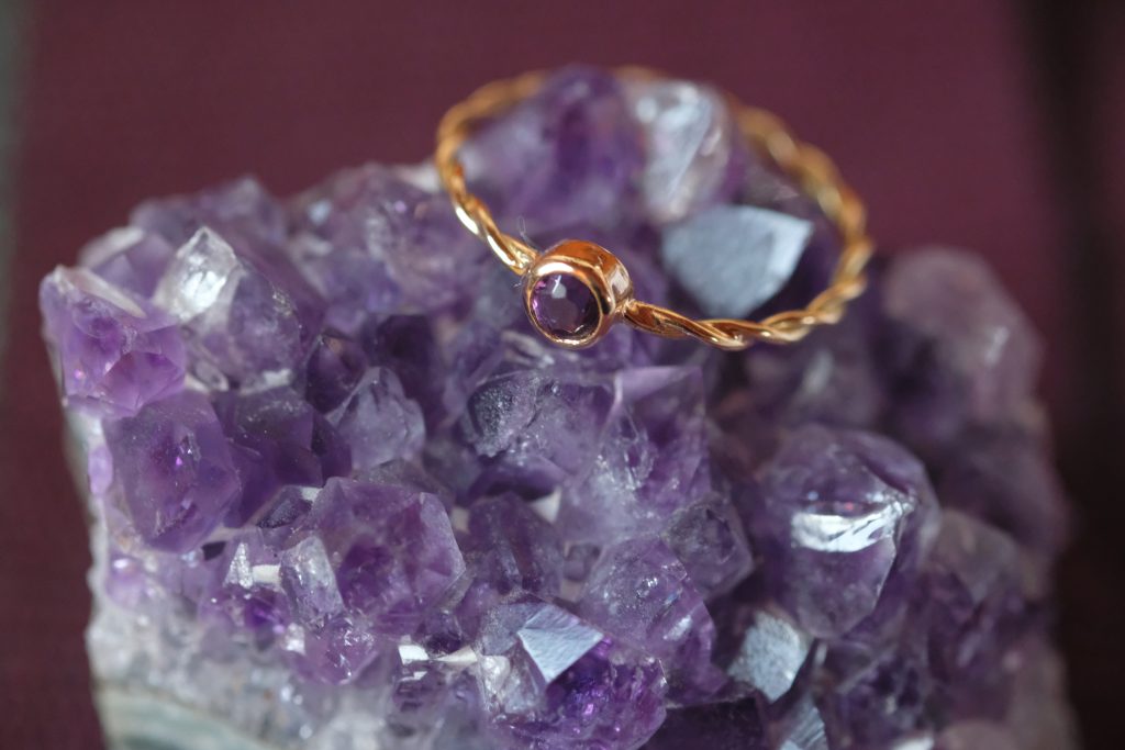 Bague en Or 18 Carats Éthique Certifié Fairmined Sertie d'une Améthyste