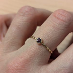 HECATE – Bague en or 18 carats Fairmined sertie d&rsquo;une améthyste 4 mm