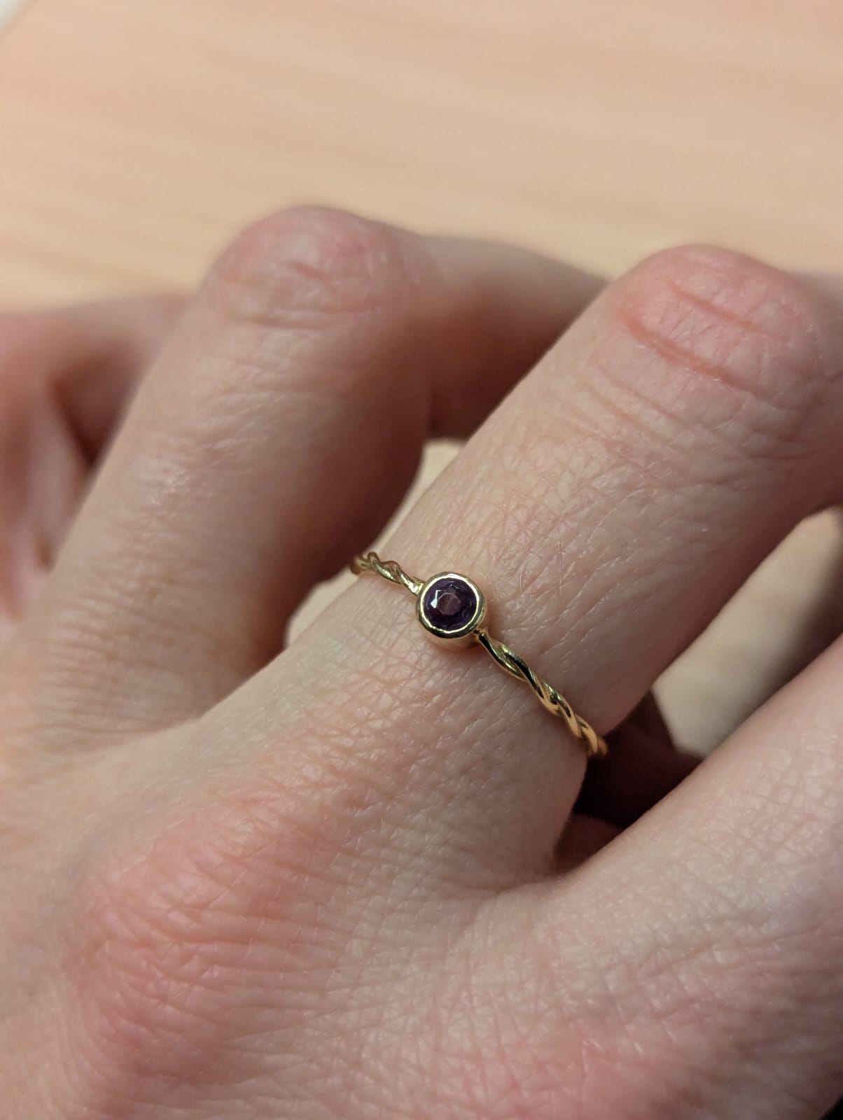 HECATE Bague en or 18 carats éthique/éco-responsable certifié Fairmined sertie d'une améthyste et réalisée artisanalement à Marseille